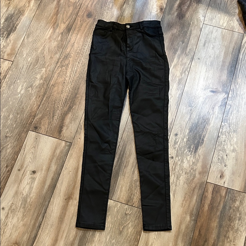 Apperloth Sleek Black Leather Skinny Jeans for Women
